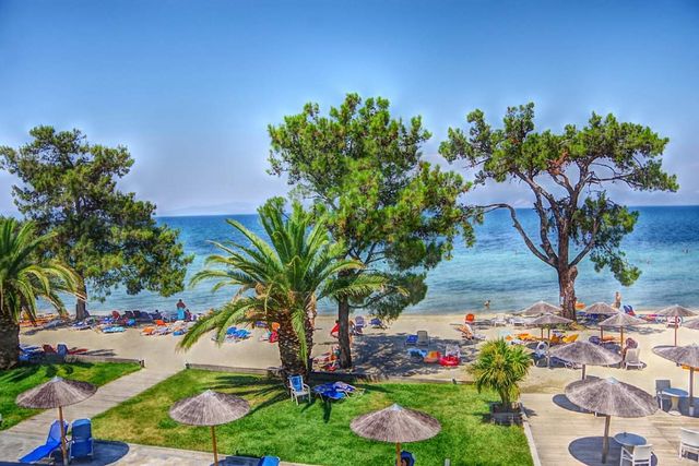 Rachoni Bay Resort
